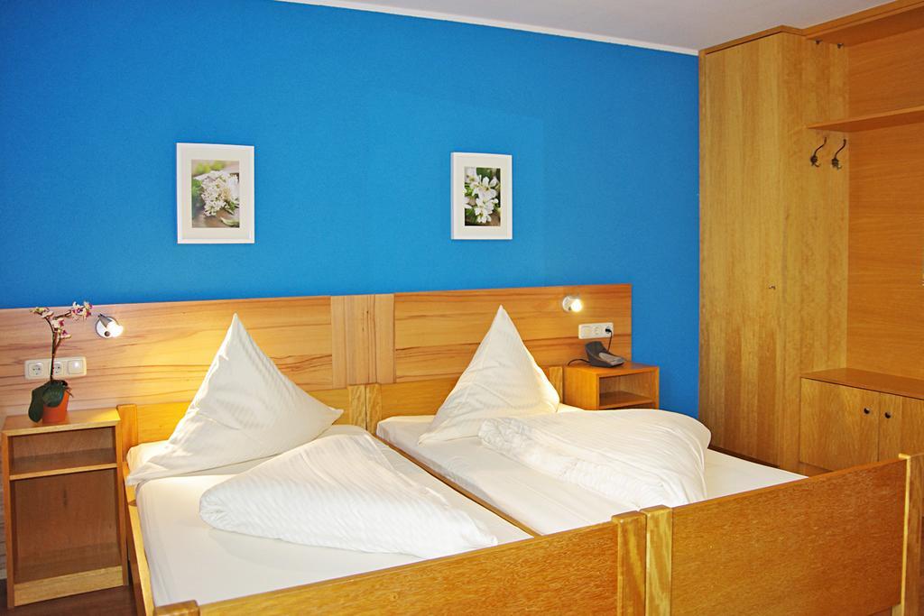 Loewenhof Hotel Krumbach Room photo