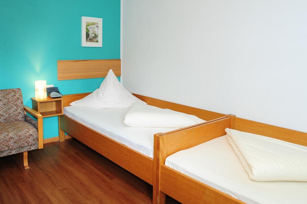 Loewenhof Hotel Krumbach Room photo