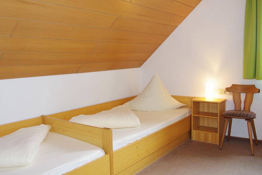 Loewenhof Hotel Krumbach Room photo