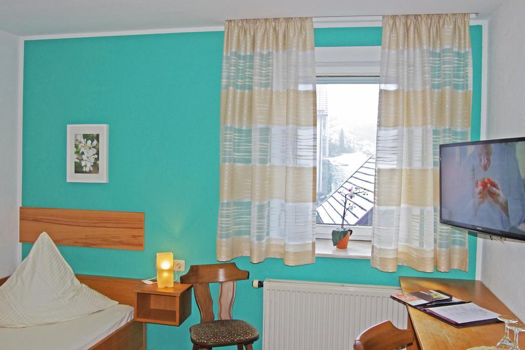 Loewenhof Hotel Krumbach Room photo